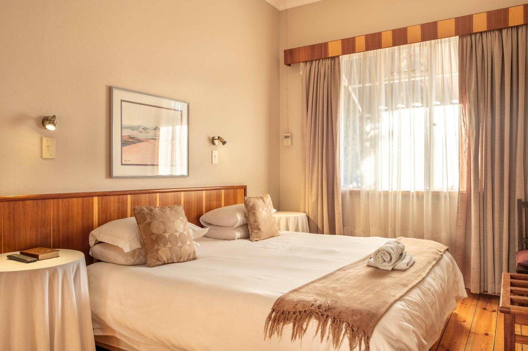 Karoo Country Inn Middelburg  Exteriör bild