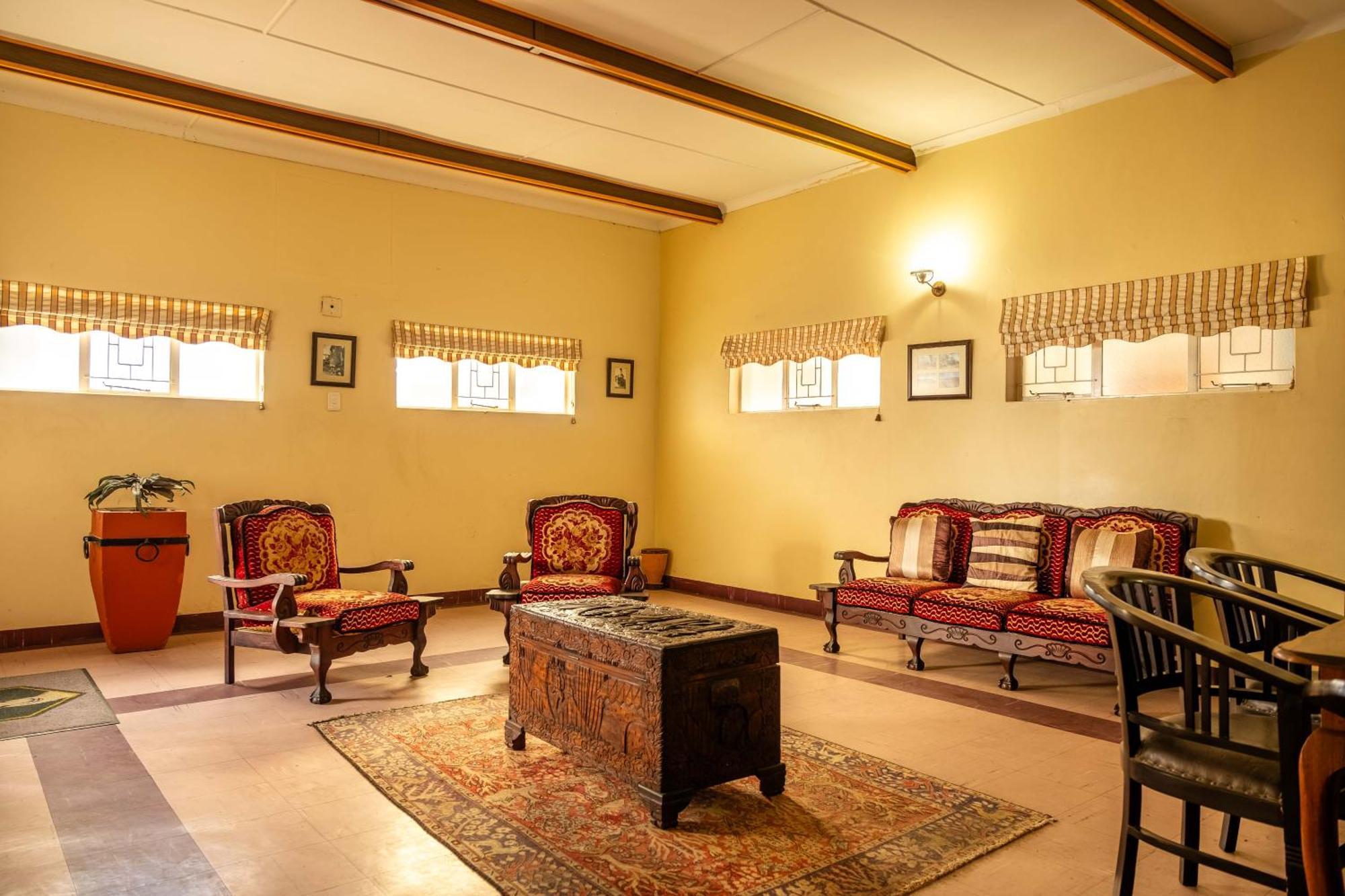 Karoo Country Inn Middelburg  Exteriör bild