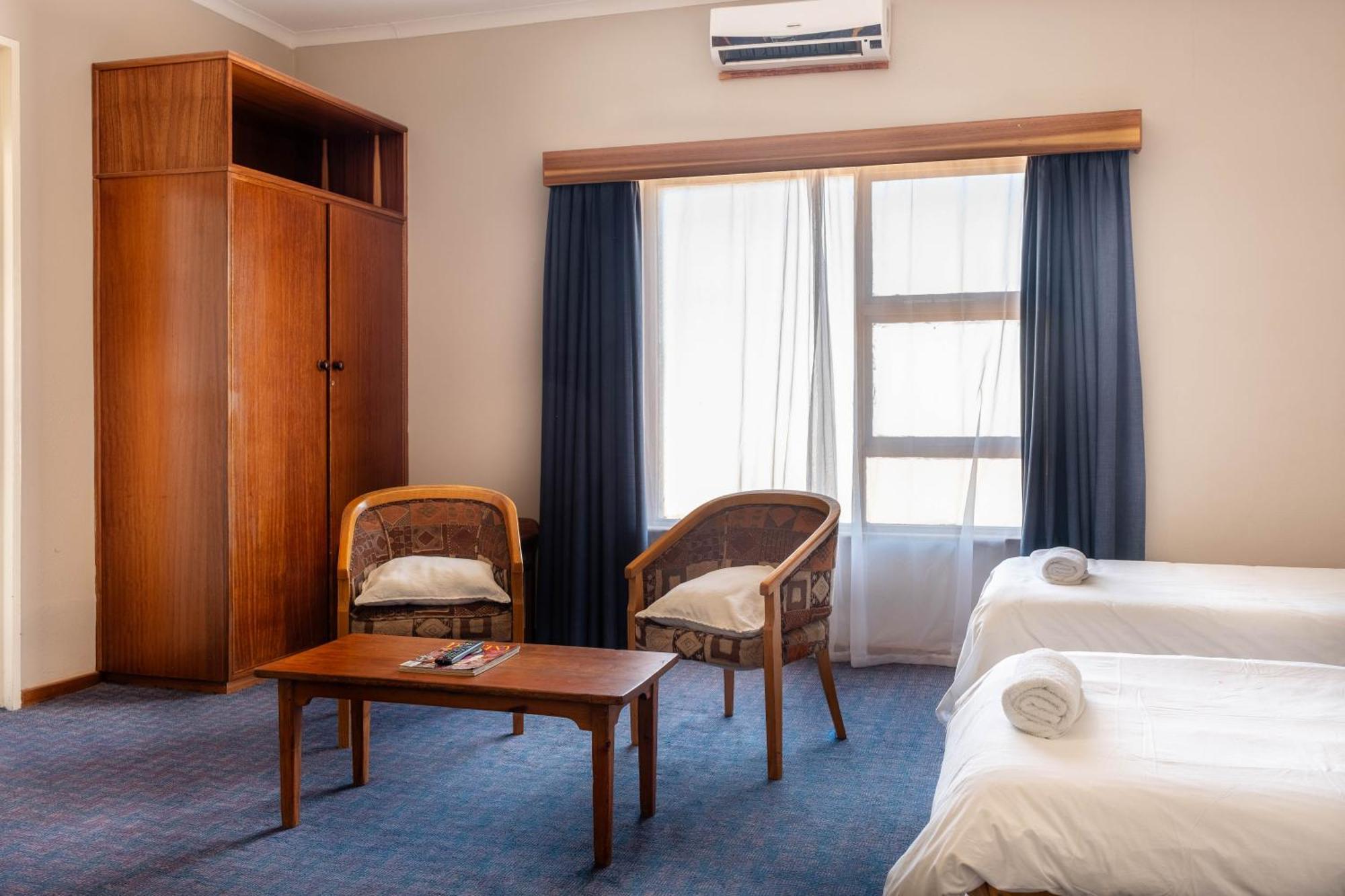 Karoo Country Inn Middelburg  Exteriör bild