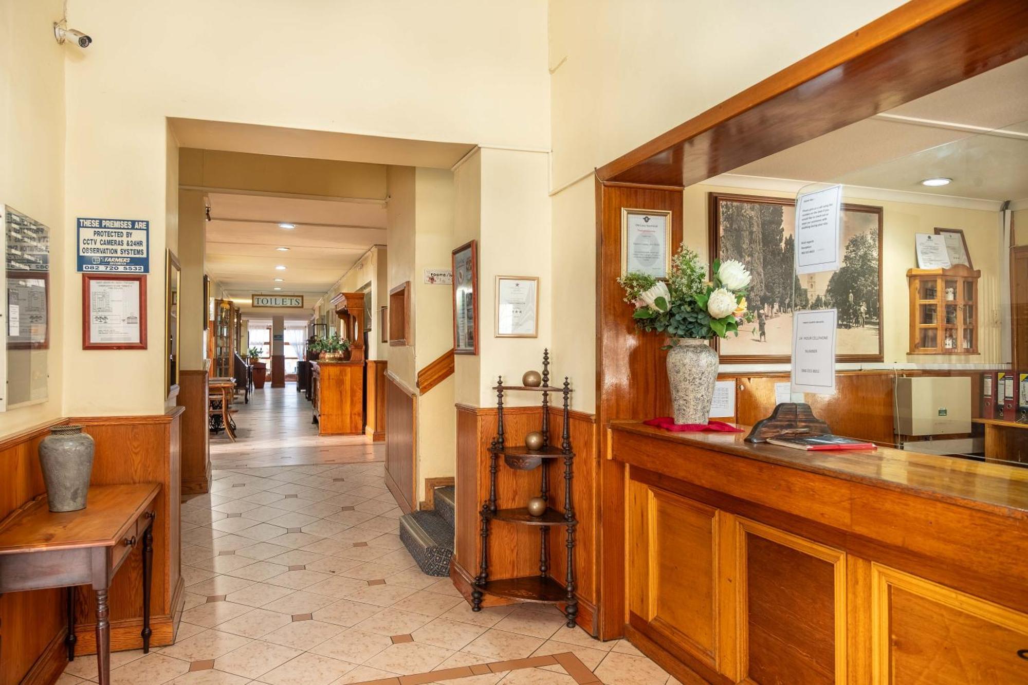 Karoo Country Inn Middelburg  Exteriör bild