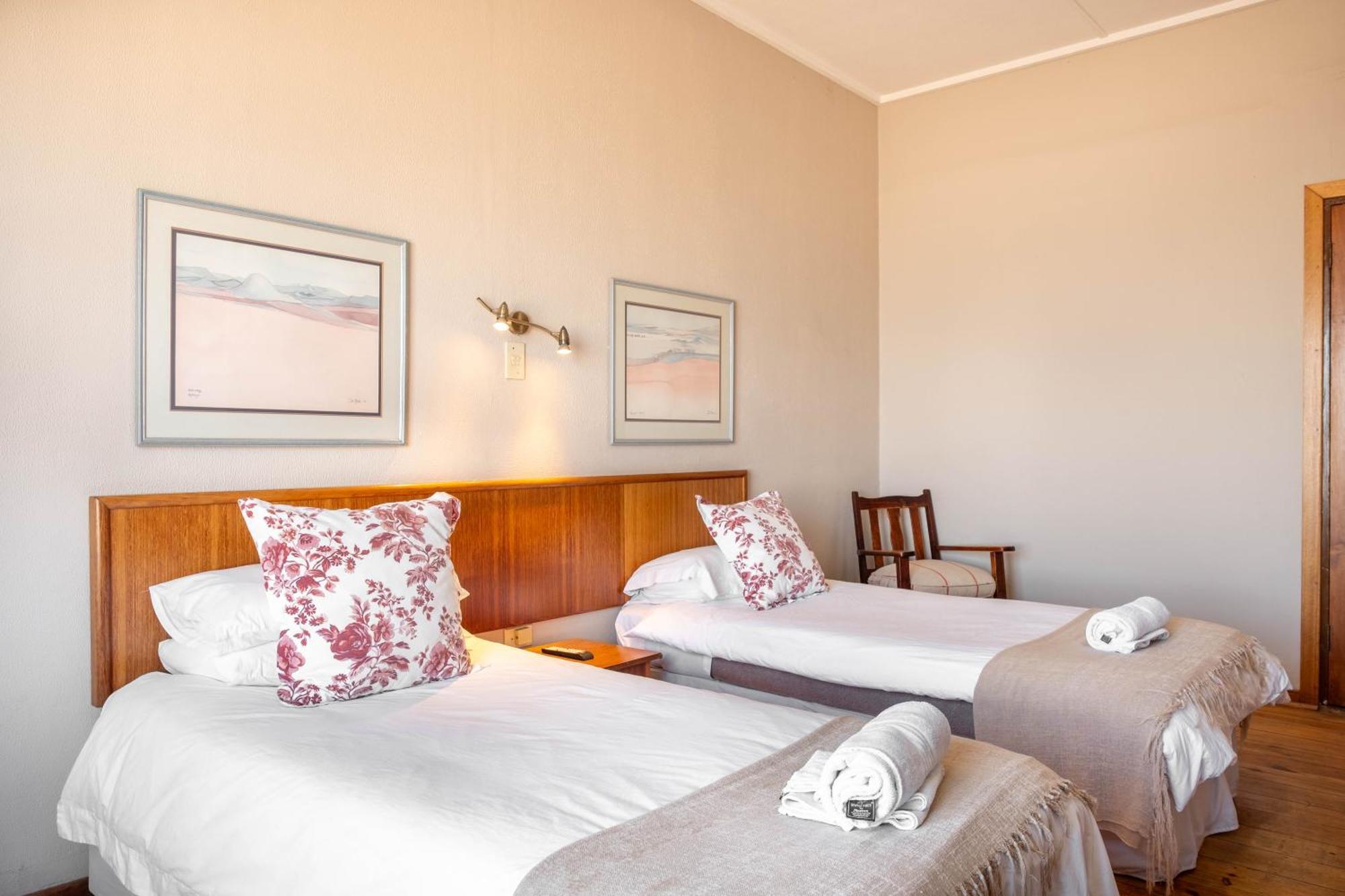 Karoo Country Inn Middelburg  Exteriör bild