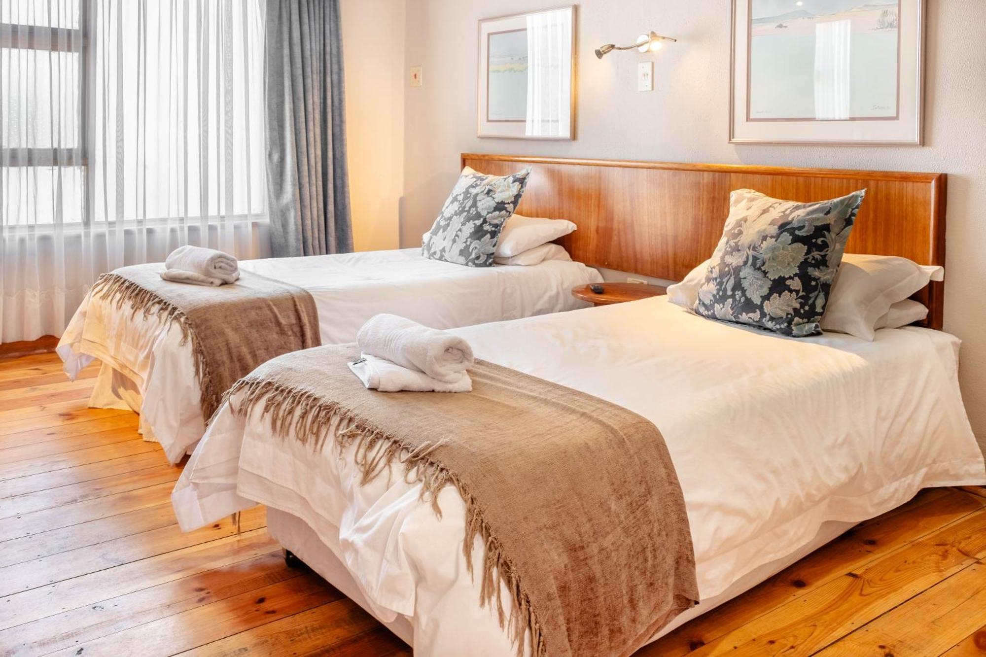 Karoo Country Inn Middelburg  Exteriör bild
