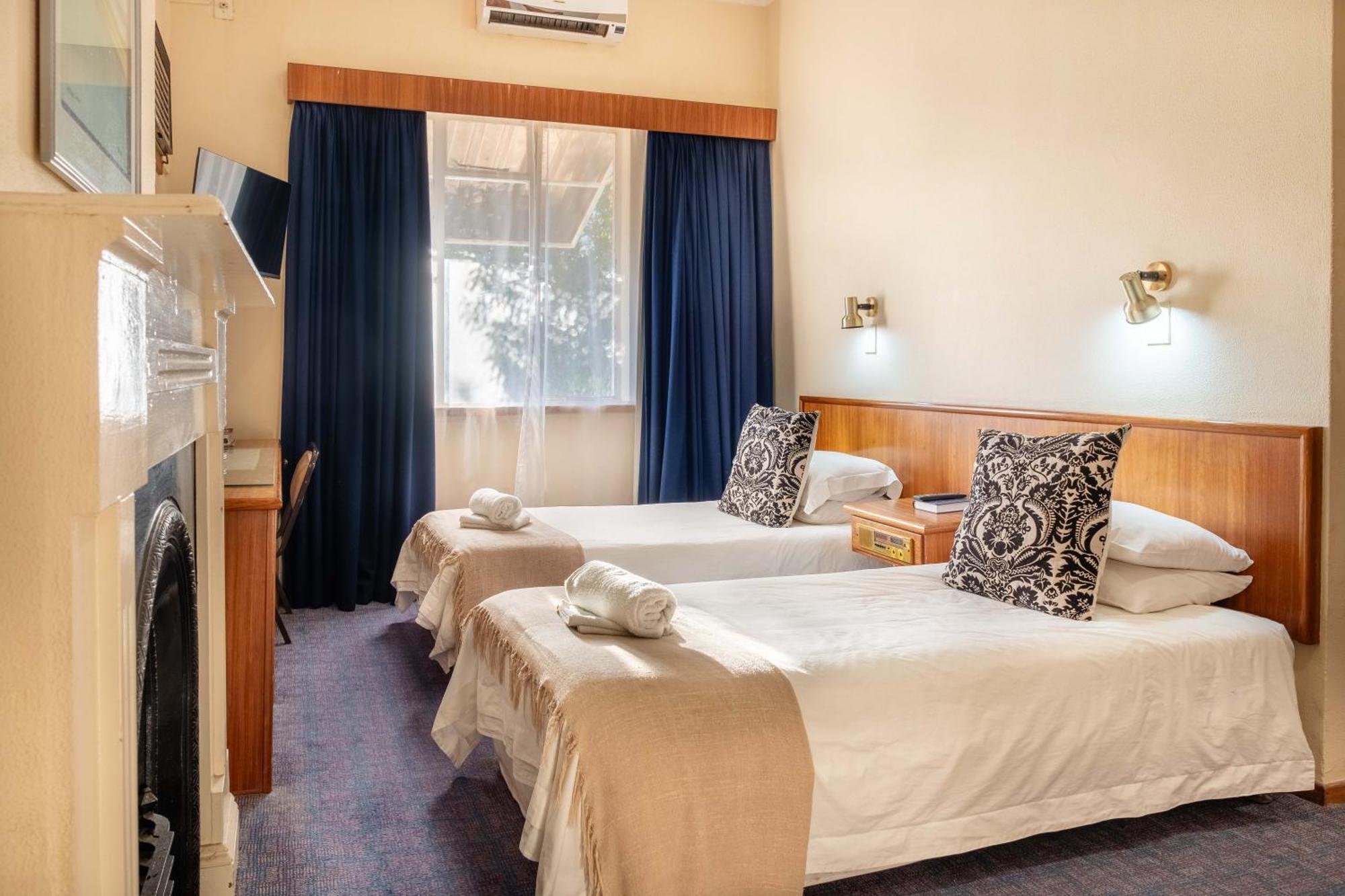 Karoo Country Inn Middelburg  Exteriör bild