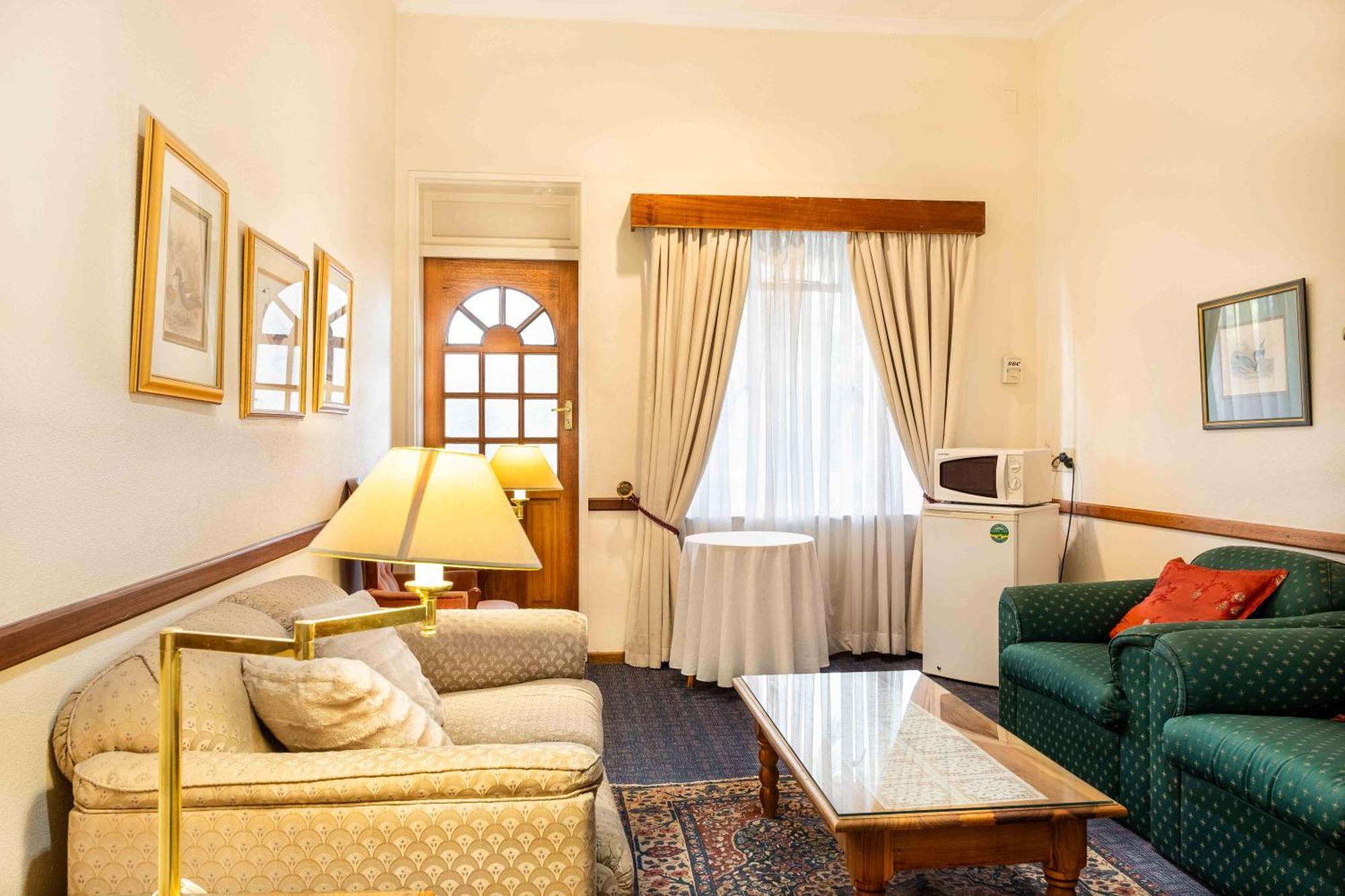 Karoo Country Inn Middelburg  Exteriör bild