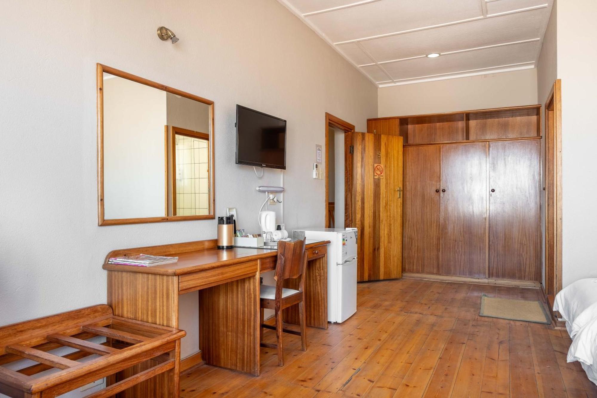 Karoo Country Inn Middelburg  Exteriör bild